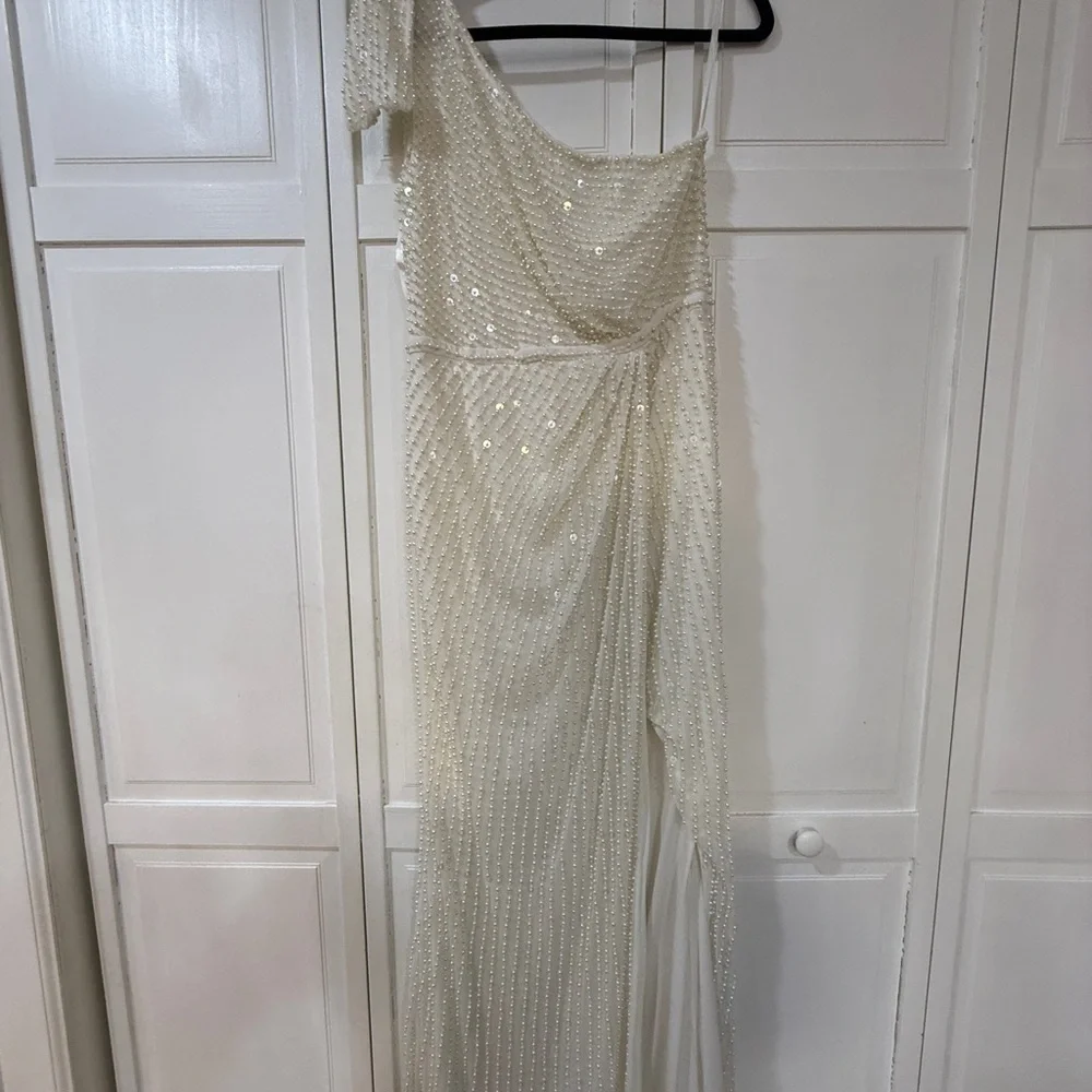 NWT | Mac Duggal 93735 White Pearl Soft Tie One Shoulder Gown Size 10